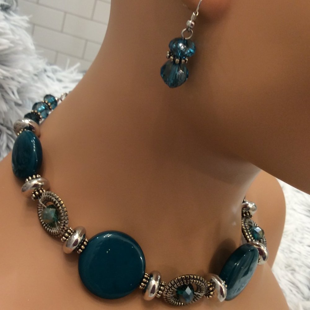 Silver concho & green bead necklace & earring set